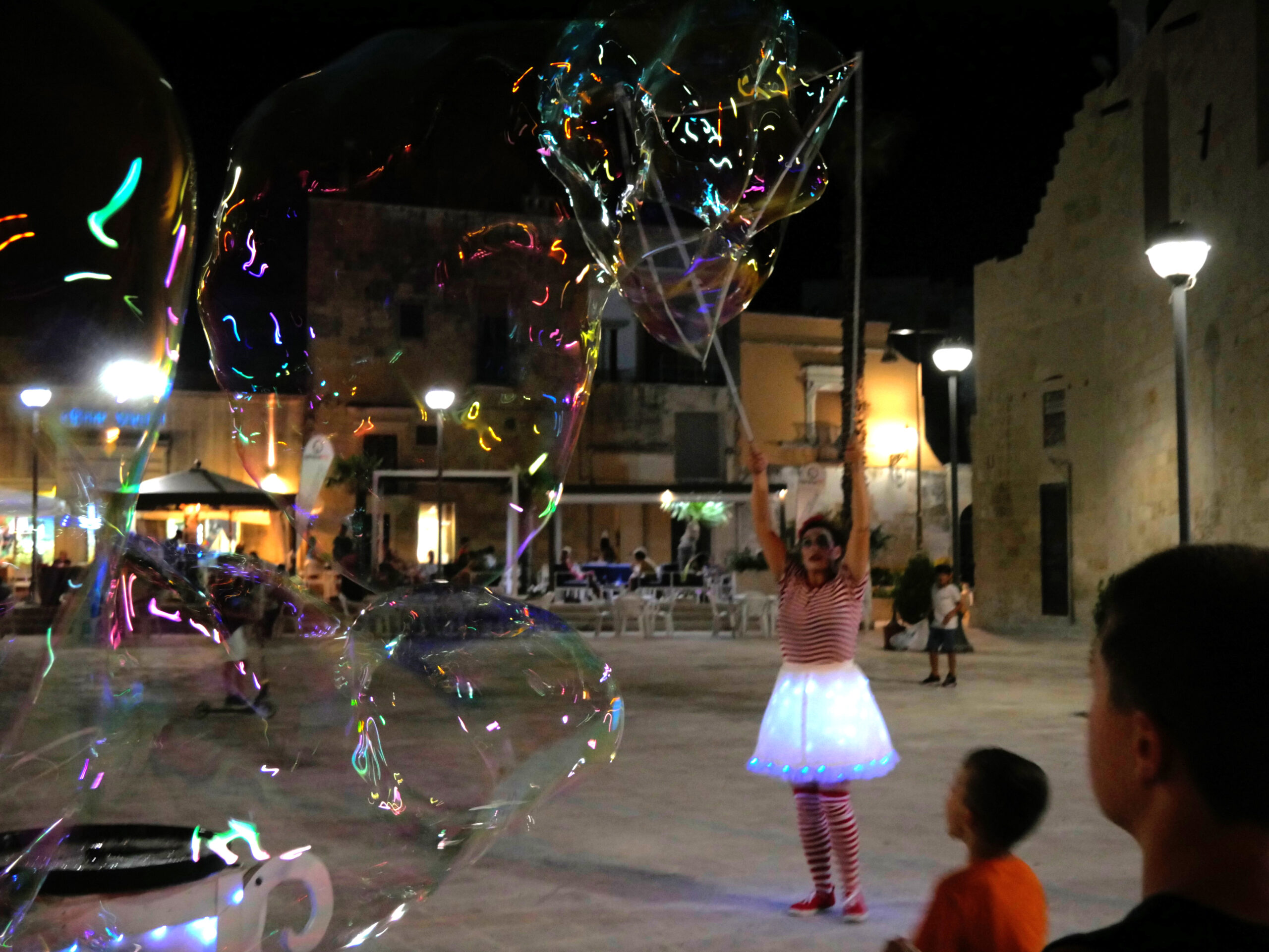 Spettacolo bolle giganti - artisti di strada Puglia